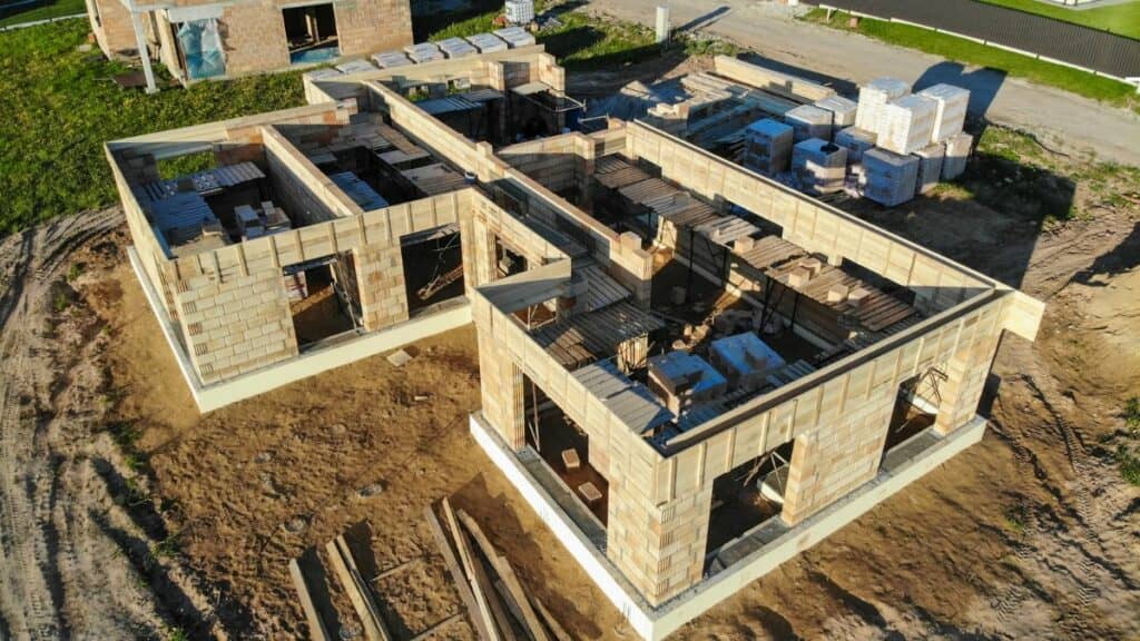 ue aérienne d’un chantier de construction de maison – Suivi de chantier par drone