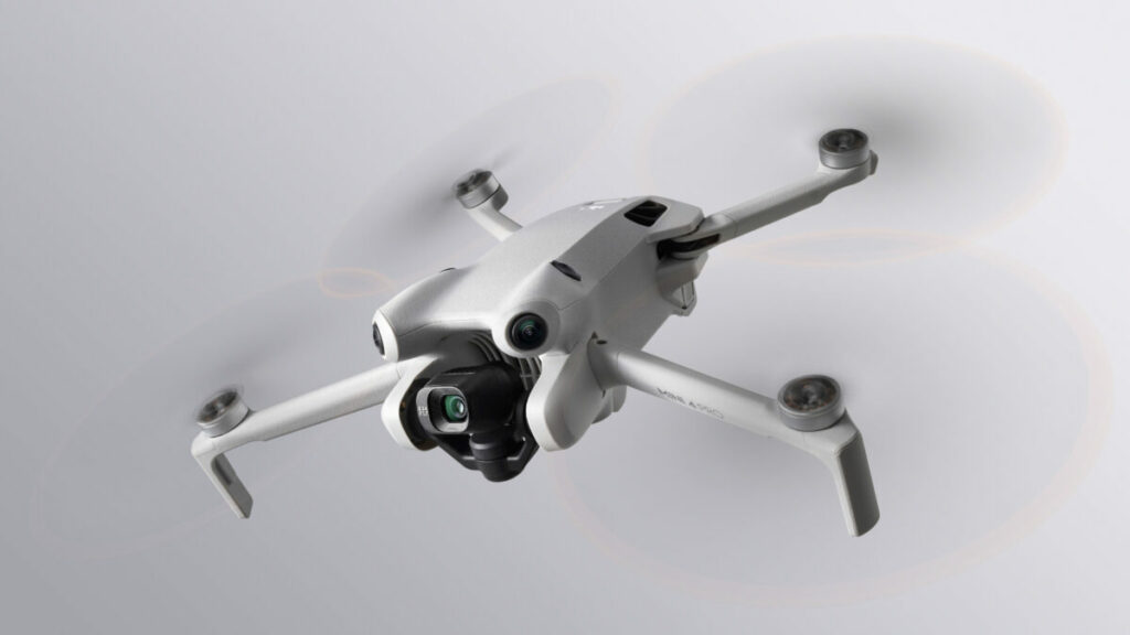 Drone DJI Mini 4 Pro utilisé par INSPIDRONE pour prises de vues aériennes