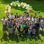 Photo de groupe aérienne lors d’un anniversaire – Réalisation INSPIDRONE Événements