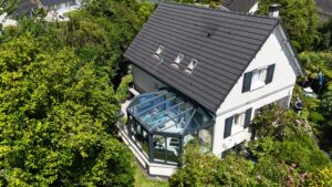 Maison avec superbe véranda vue par drone – Réalisation INSPIDRONE Immobilier