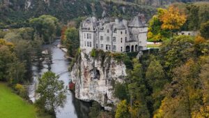 Magnifique Château de Walzin vue par drone – Réalisation INSPIDRONE Patrimoine