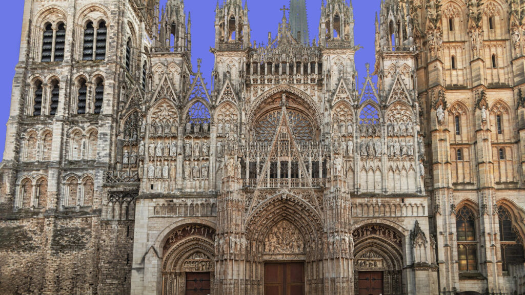 Cathédrale de Rouen vue aérienne, captation immersive en drone FPV pour valorisation du patrimoine